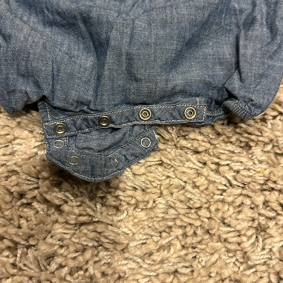 Ralph Lauren ruffle neck sleeveless, snap bottom romper -6m - Picture 2 of 5